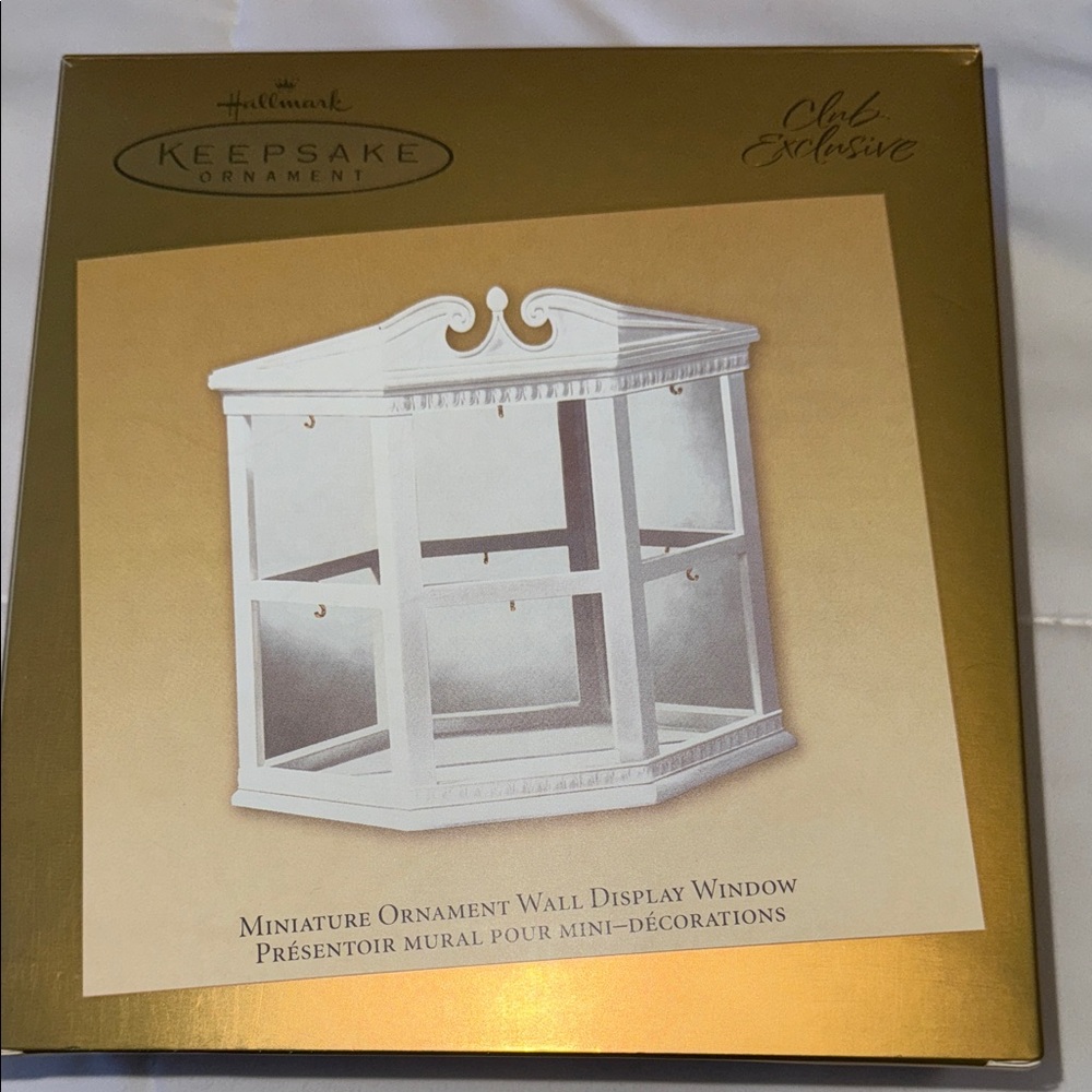 NINBOX- Hallmark CLUB EXCLUSIVE miniature ornament wall display window